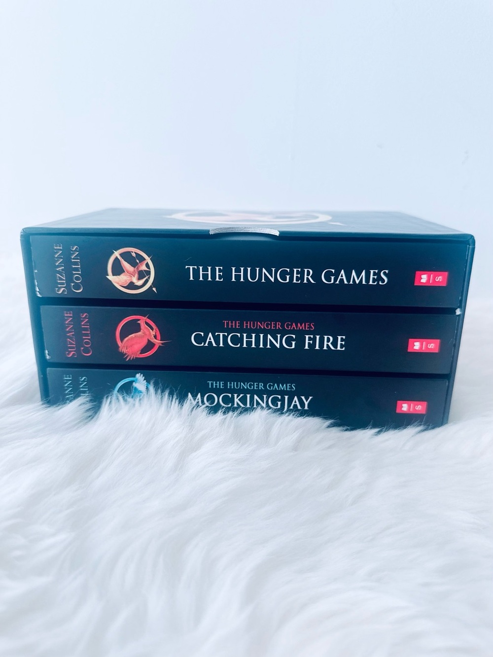 The Hunger Games Trilogy Box Set - - Black